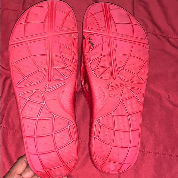 LeBron Signature Limited Edition Flip Flops - Picture 6 of 7